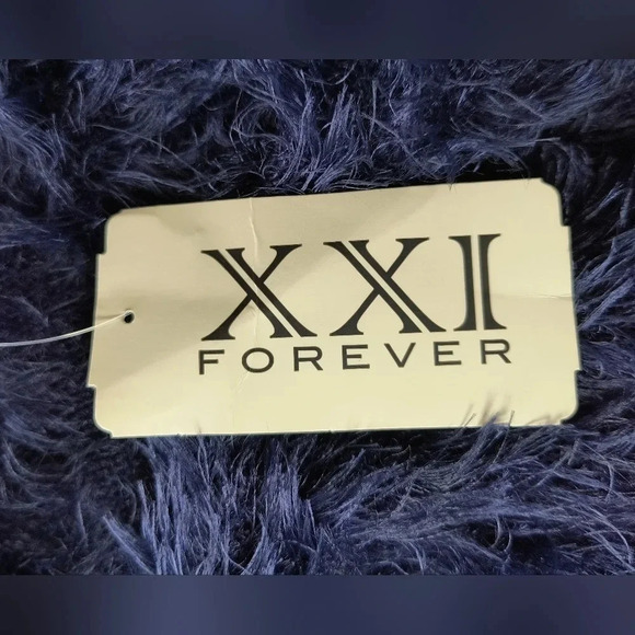 Forever 21 Women's Faux Fur Fuzzy Super Soft Cozy Fluffy Pullover Sweater S NWT - Picture 7 of 10